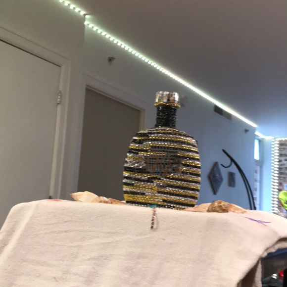 A Cornucopia of Plenty of Upcycled Vases. - Picture 14 of 17